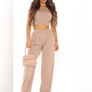 2 piece wide leg set. Runs true to size.